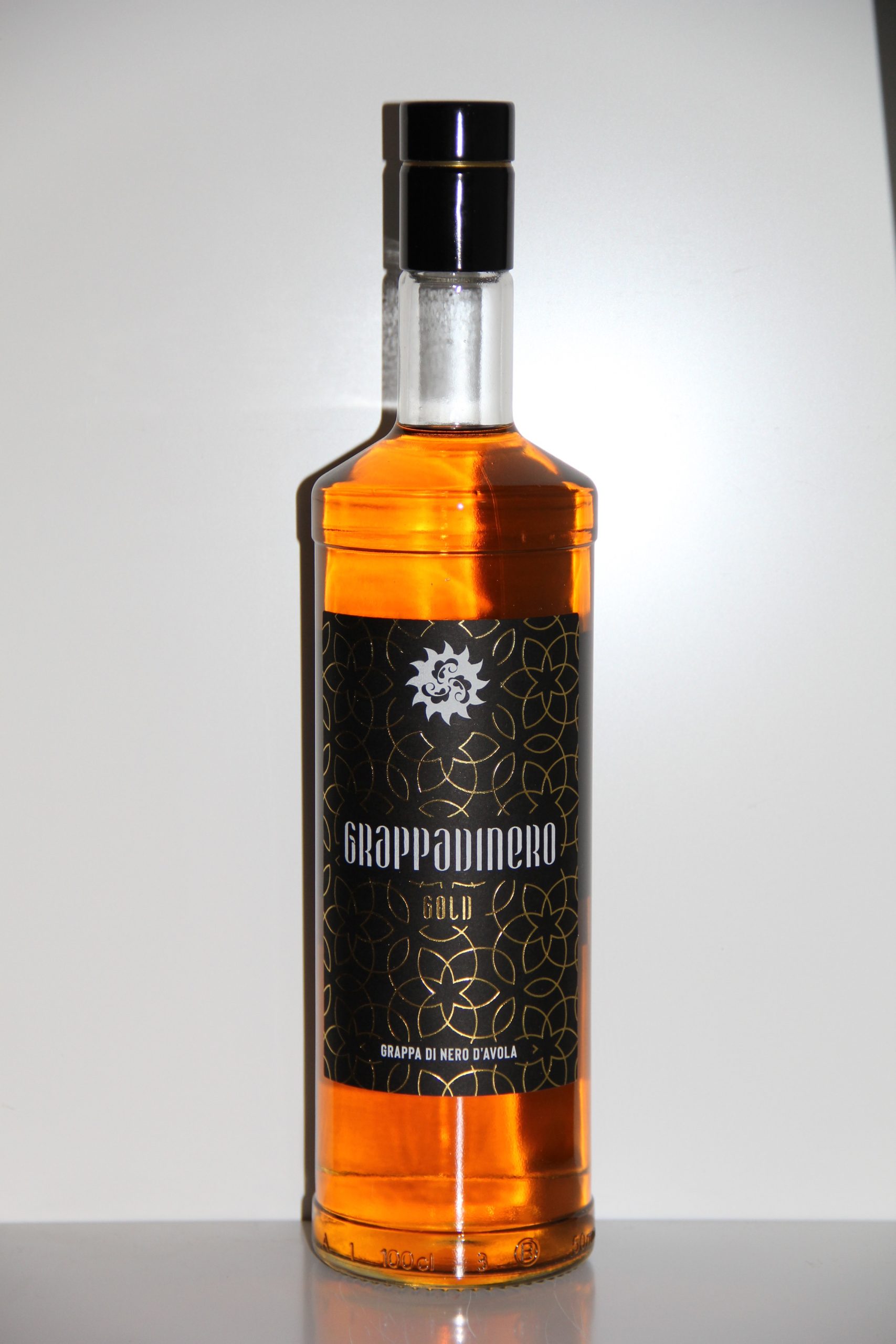 IMG_8307 Bomapi - Grappadinero Barrique 1 litre (1L) – Image 1